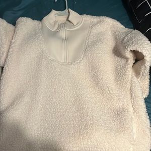 i am selling a fluffy sweatshirt, good for winter